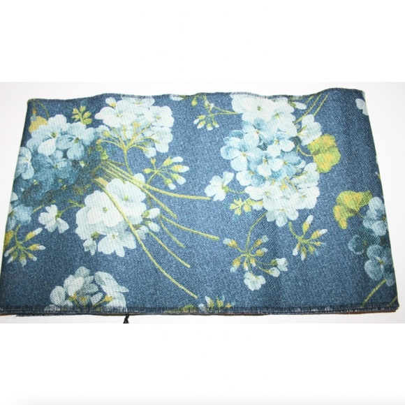 Gucci Blooms Floral Blue Wool Neck Scarf - Picture 3 of 8